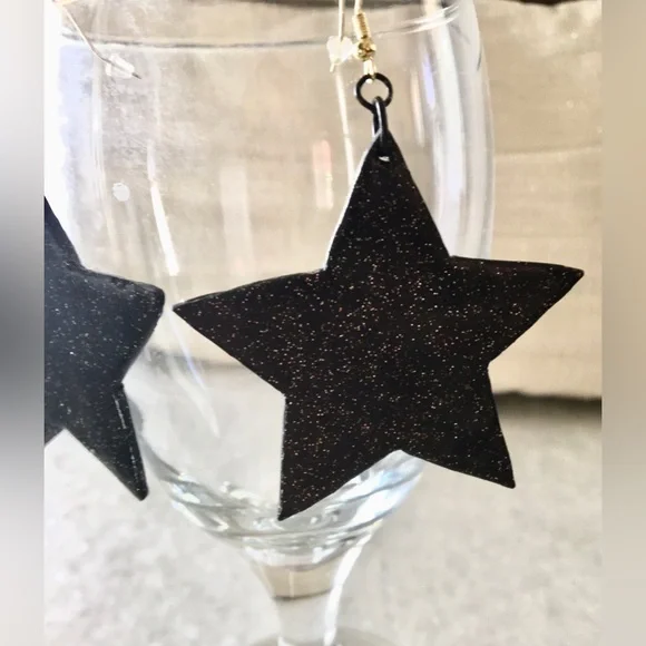 Large Black Stars with gold glitter accents handcrafted statement earrings ✨⭐️🖤 - Picture 12 of 13